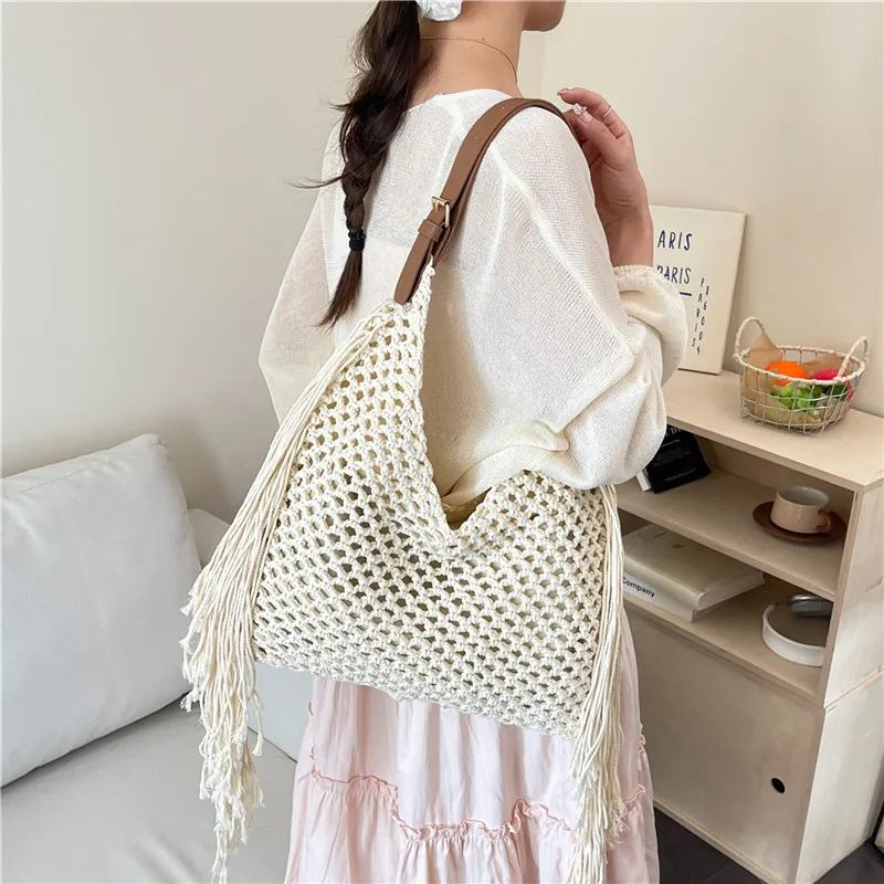 Straw Beach Bag For Women Fashion Tassel Handbag Tote Casual Vacation Bag Lady Crochet Hollow Out Shoulder Bag